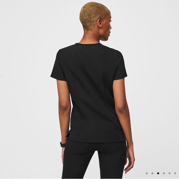 FIGS: Casma three pocket scrub top - Picture 2 of 3